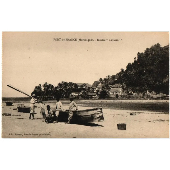 FORT-de-FRANCE (Martinique). Rivière Levassor Postcard - Picture 1 of 2